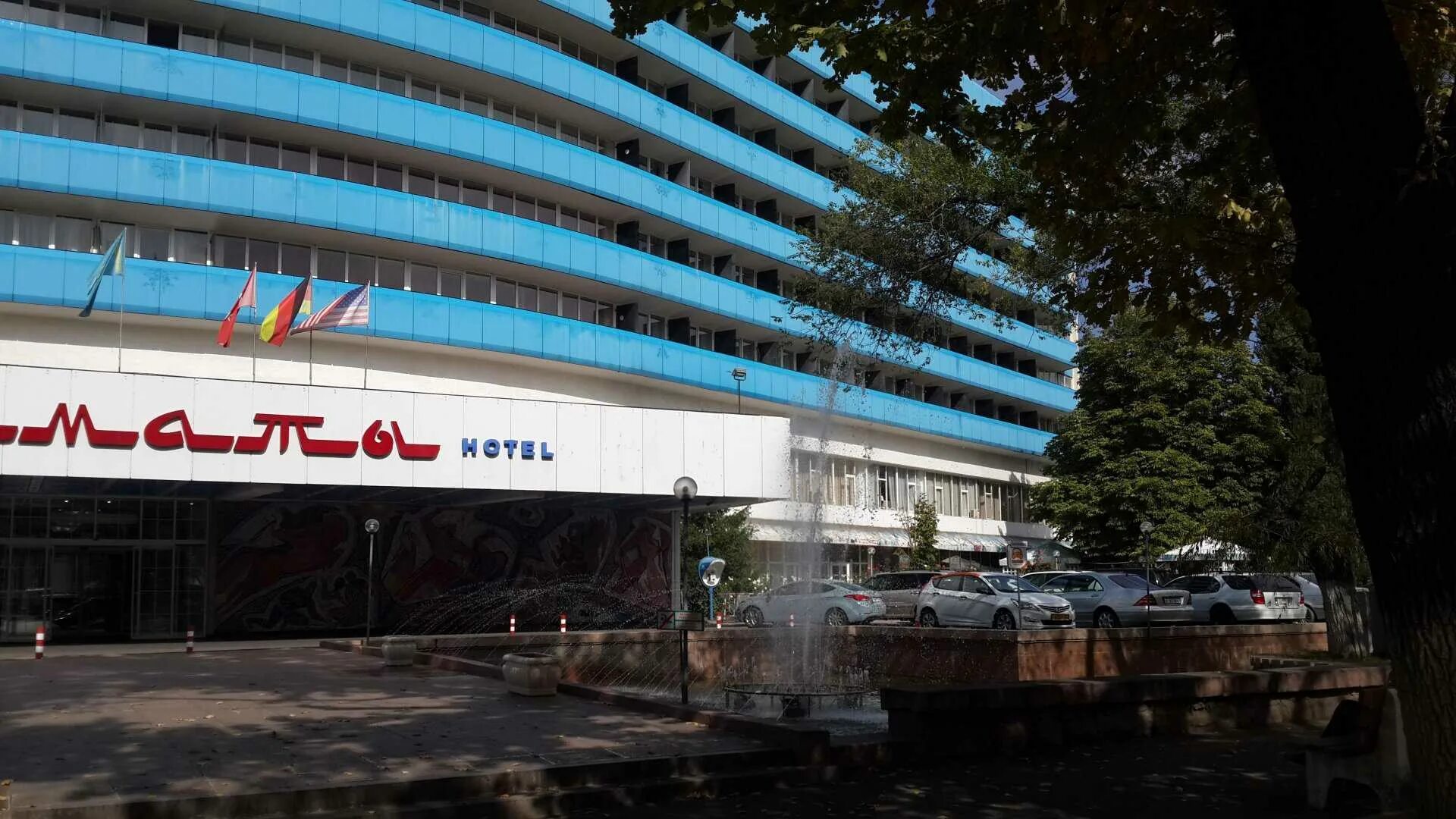 Отель алматы grand vildom hotel. Grand zina ресторан в алматы. Кабанбай батыра 85. Гостиница казахстан в алматы. Алма-ата отель спортивный.