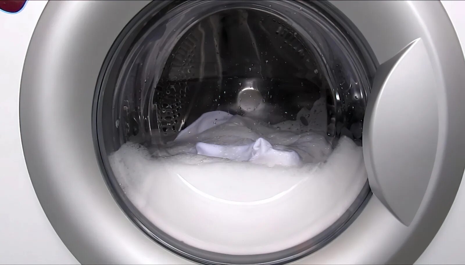 Канди не сливает воду. Стиральная машина LG стирает белье LG. Стиральная машина внутри. Пенообразование в стиральной машине. С пеной стиральная машинка.