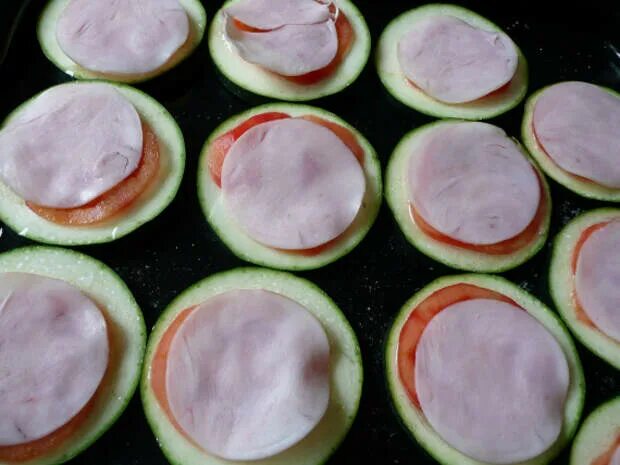 Кабачки с ветчиной и сыром в духовке. Рулетики с кабачков. Картофельные палочки с сыром в духовке. Кабачок с ветчиной и сыром в духовке. Кабачок с ветчиной и сыром в духовке.