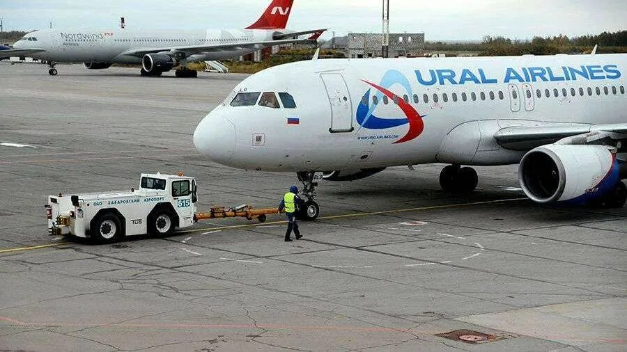 Какие самолеты летят из читы. A319 самолет Уральские авиалинии. Ural Airlines plane. Сочи Тбилиси самолет.