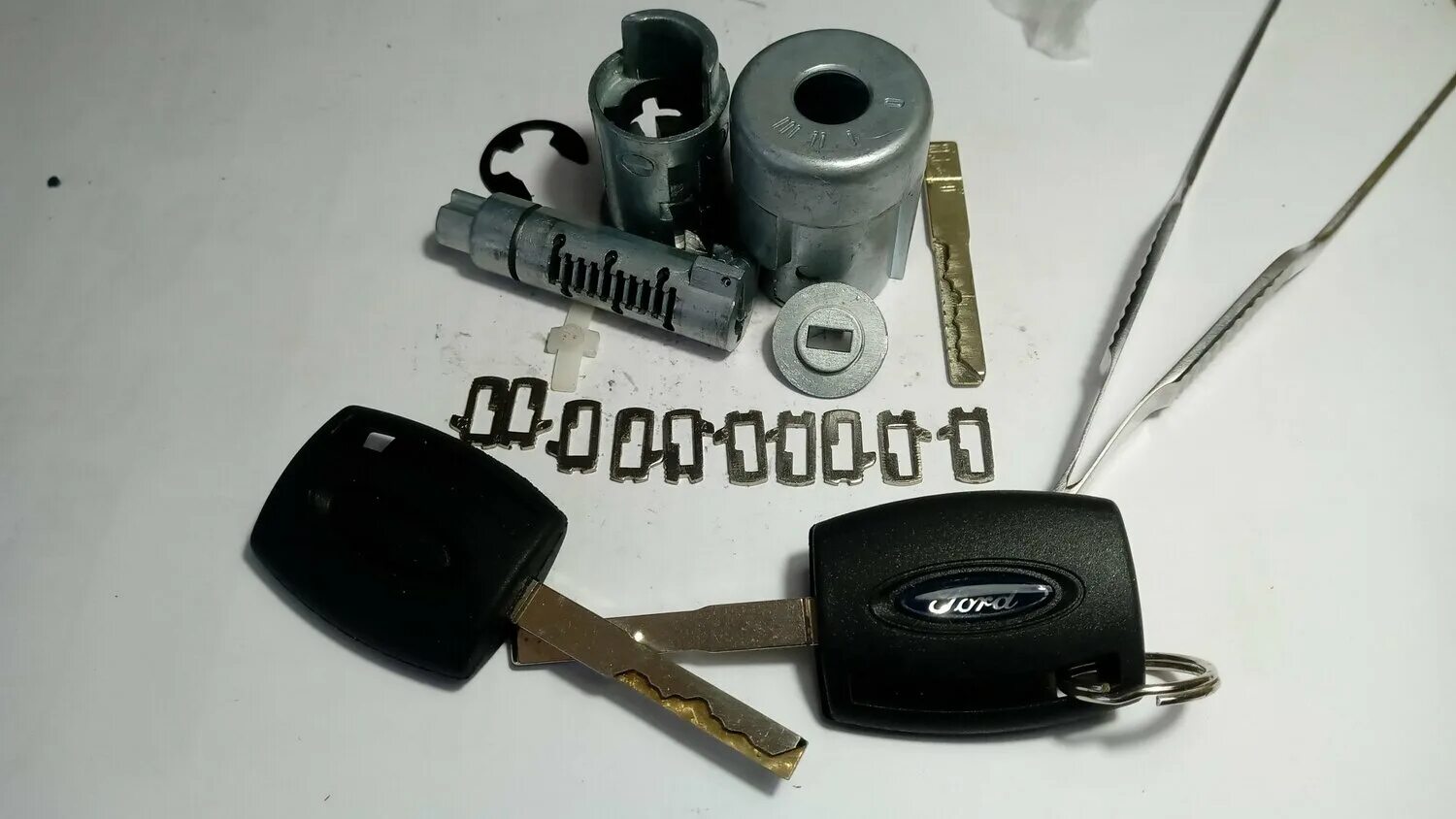 личинка замка ситроен с3 2002. самодельная ручка для ключа зажигания. сделать личинку по ключу авто. изготовить автоключ по личинке замка. личинки автозамков.