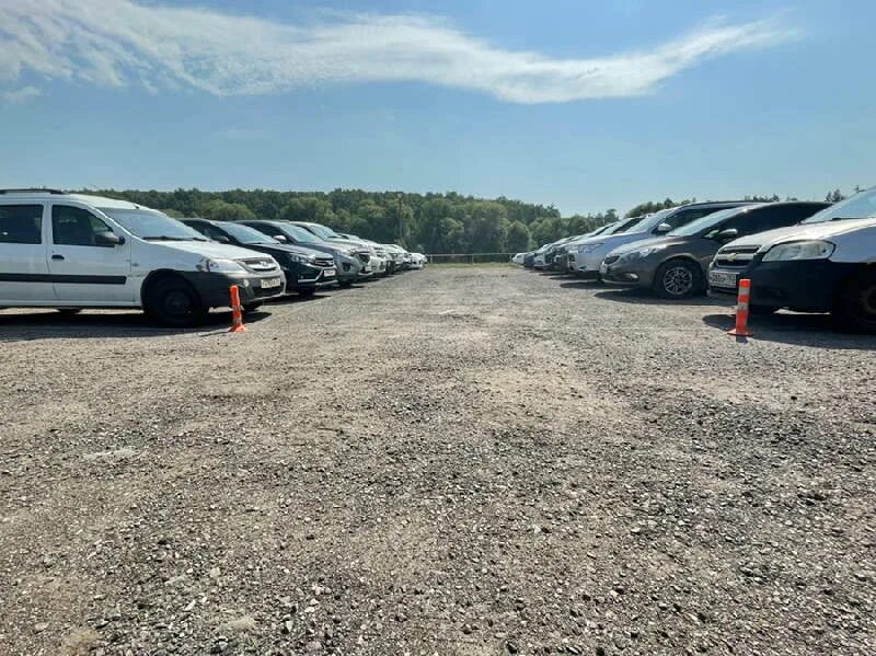Парковка автомобиля. Стоянка автомобилей. Парковочная разметка. Эстакада паркинга. Стоянка машин.