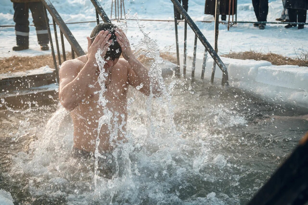 Зимние крещение. Крещение зимой. Крещение прорубь. Зимние крещение. Зимние крещение.