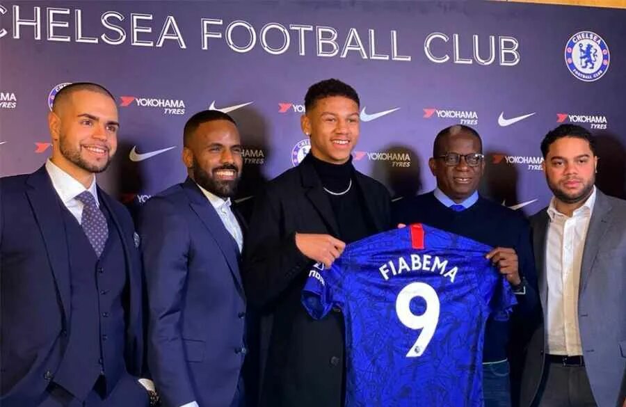 Интуй трансфер. Bryan fiabema. официальные трансферы. chelsea transfer.