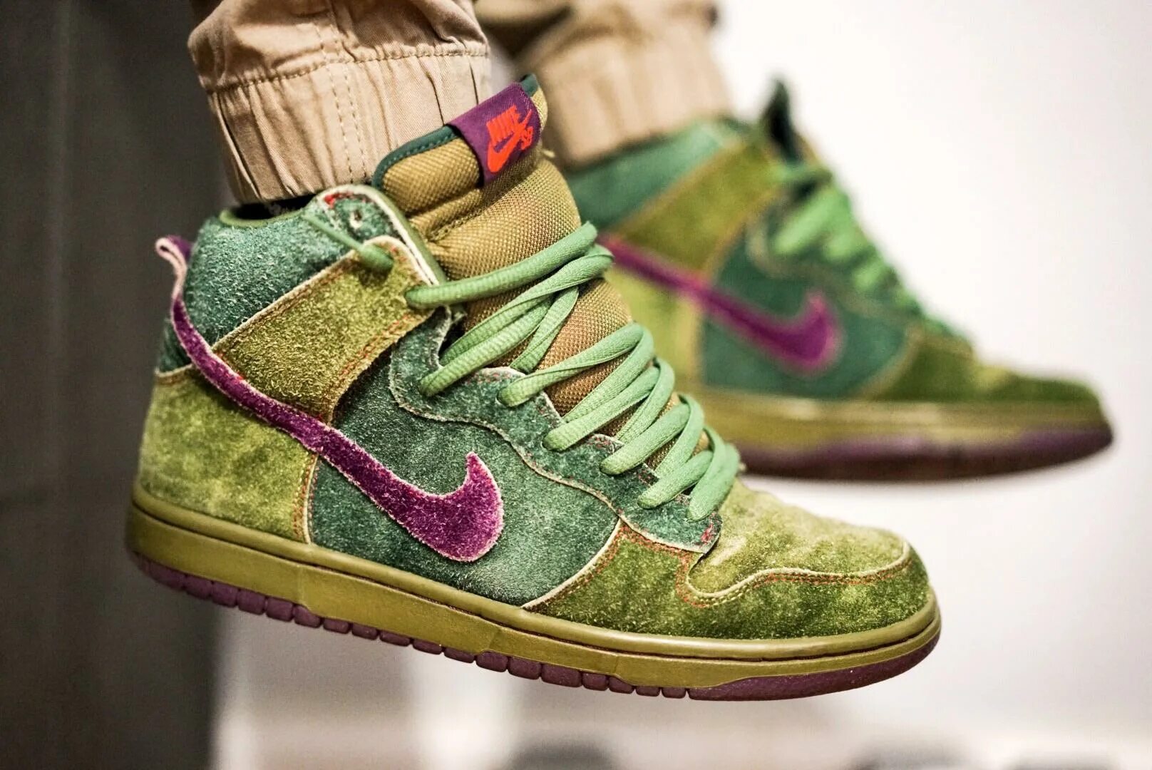 Dunk оригинал купить. Nike SB Dunk High Skunk. Nike SB Dunk. Nike SB Dunk High 420. Nike Dunk SB High Skunk 420.