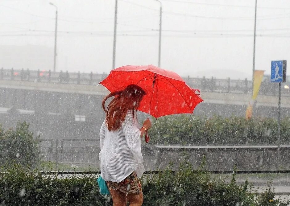 Дождливый день. Дождь ливень. Дождливая Москва. Дождевой дождливый. Неделя будет дождливо