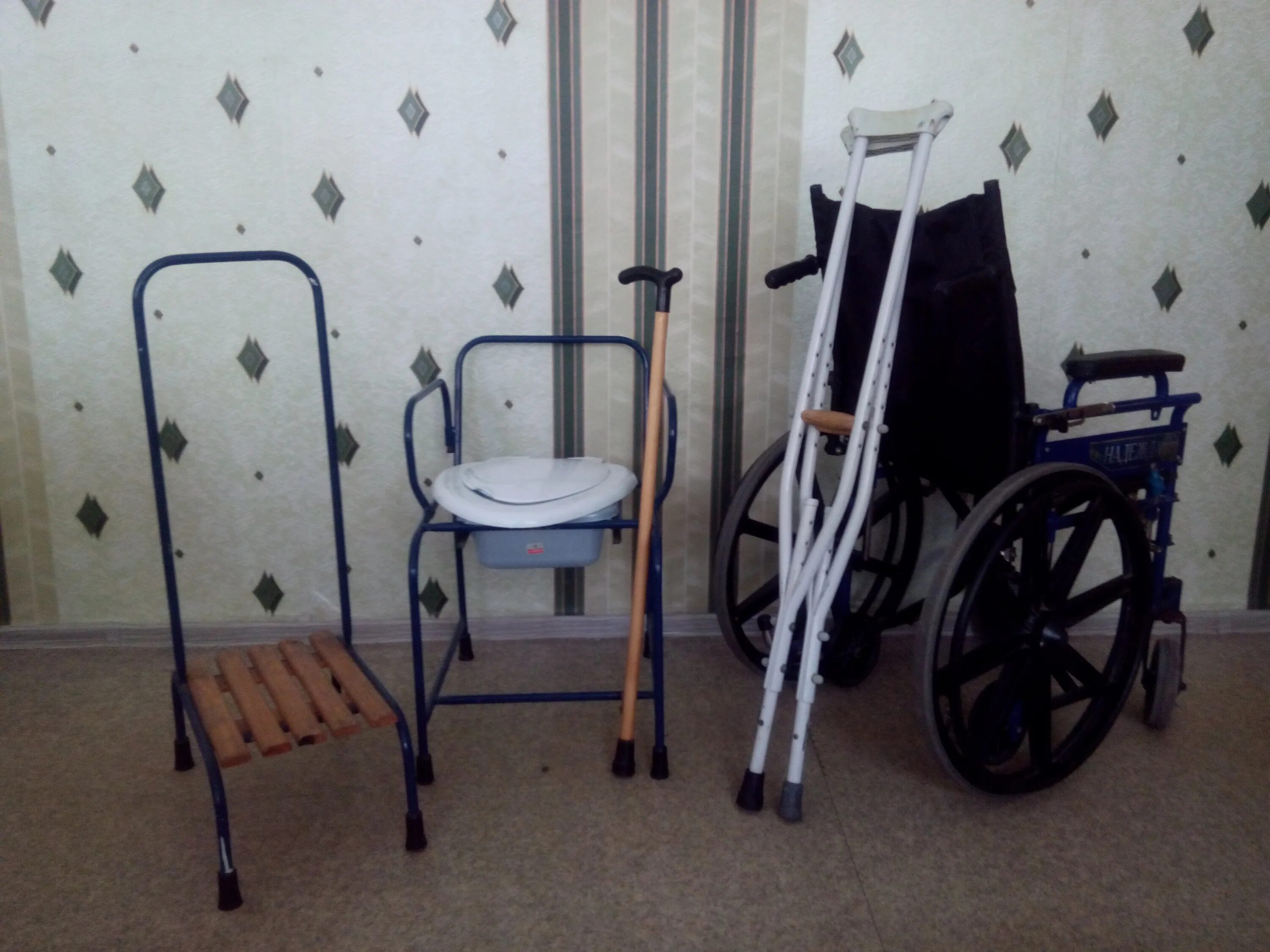 Средства реабилитации для инвалидов. Технические средства реабилитации для инвалидов. Инвалидное кресло и костыли. Texnechiskiya sredstva reabilitasii.