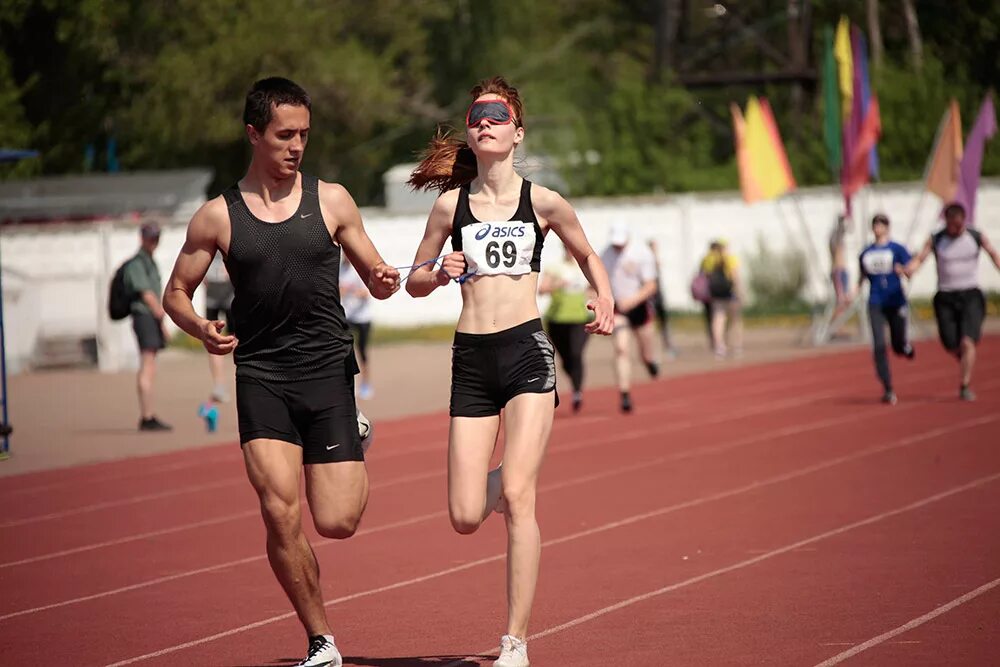 Адаптивная легкая атлетика. Адаптивная легкая атлетика. Адаптивная легкая атлетика. Гонки на инвалидных колясках. Спорт инвалидов.