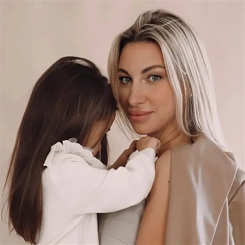 Карина Бура, Украина