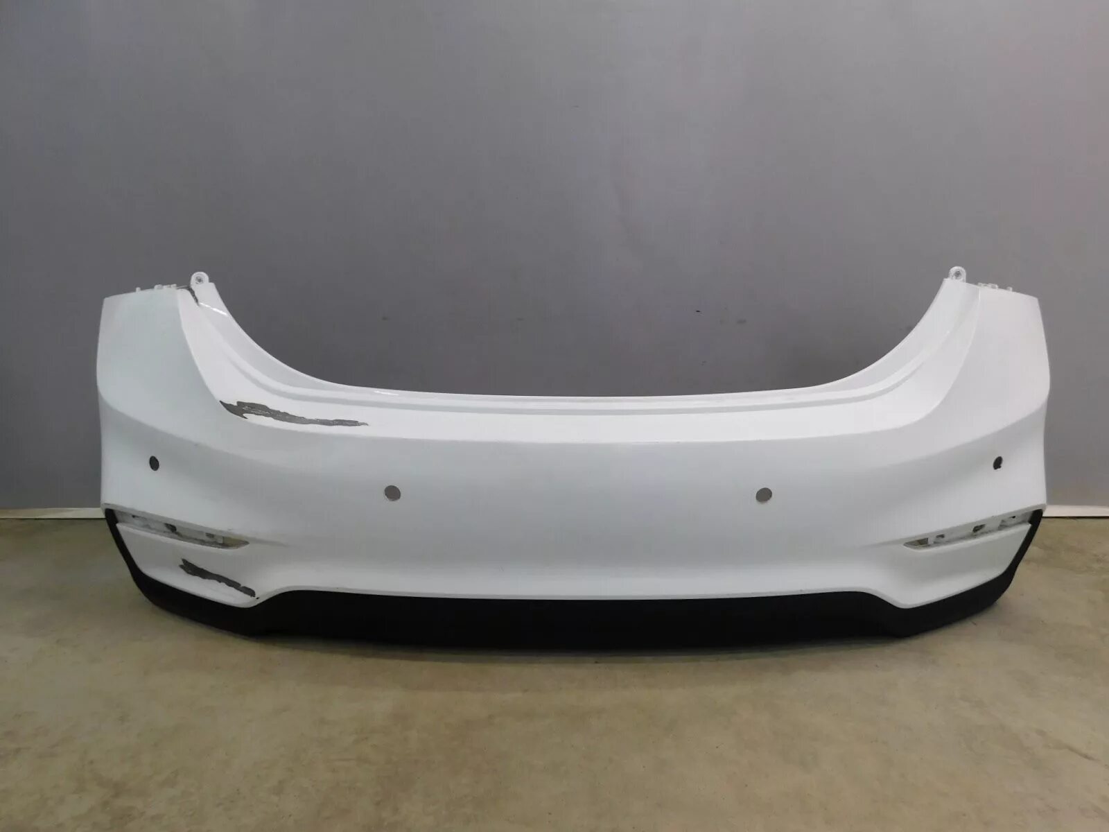 Бампер задний хендай солярис 2017. Бампер белый задний солярис 2. Задний бампер хендай солярис 2018. 86611h5000. Задний бампер солярис 2017.