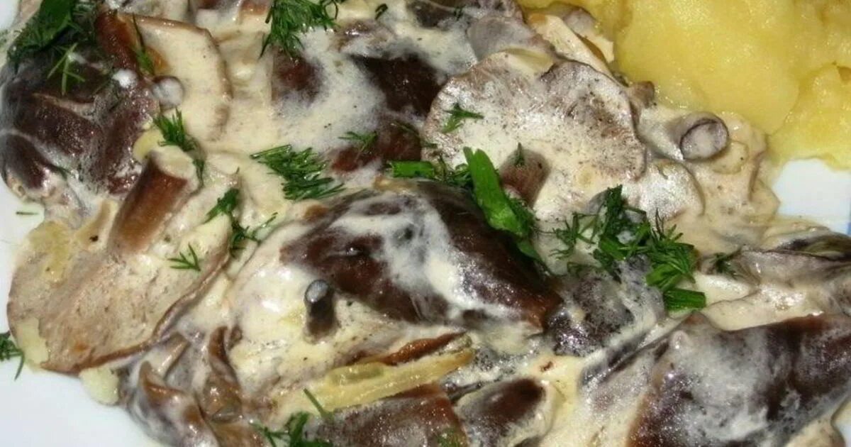 Пупочки куриные в сметане. Желудочки тушеные в сметане. Индюшиные блюда сердце желудки. Куриные пупки в сметанном соусе. Пупки в сметане.