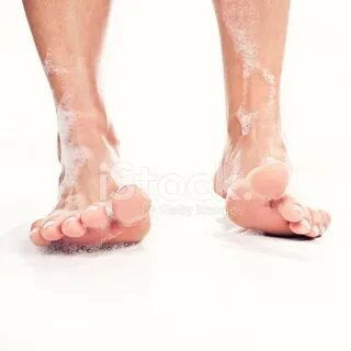 Почему мокнут ноги