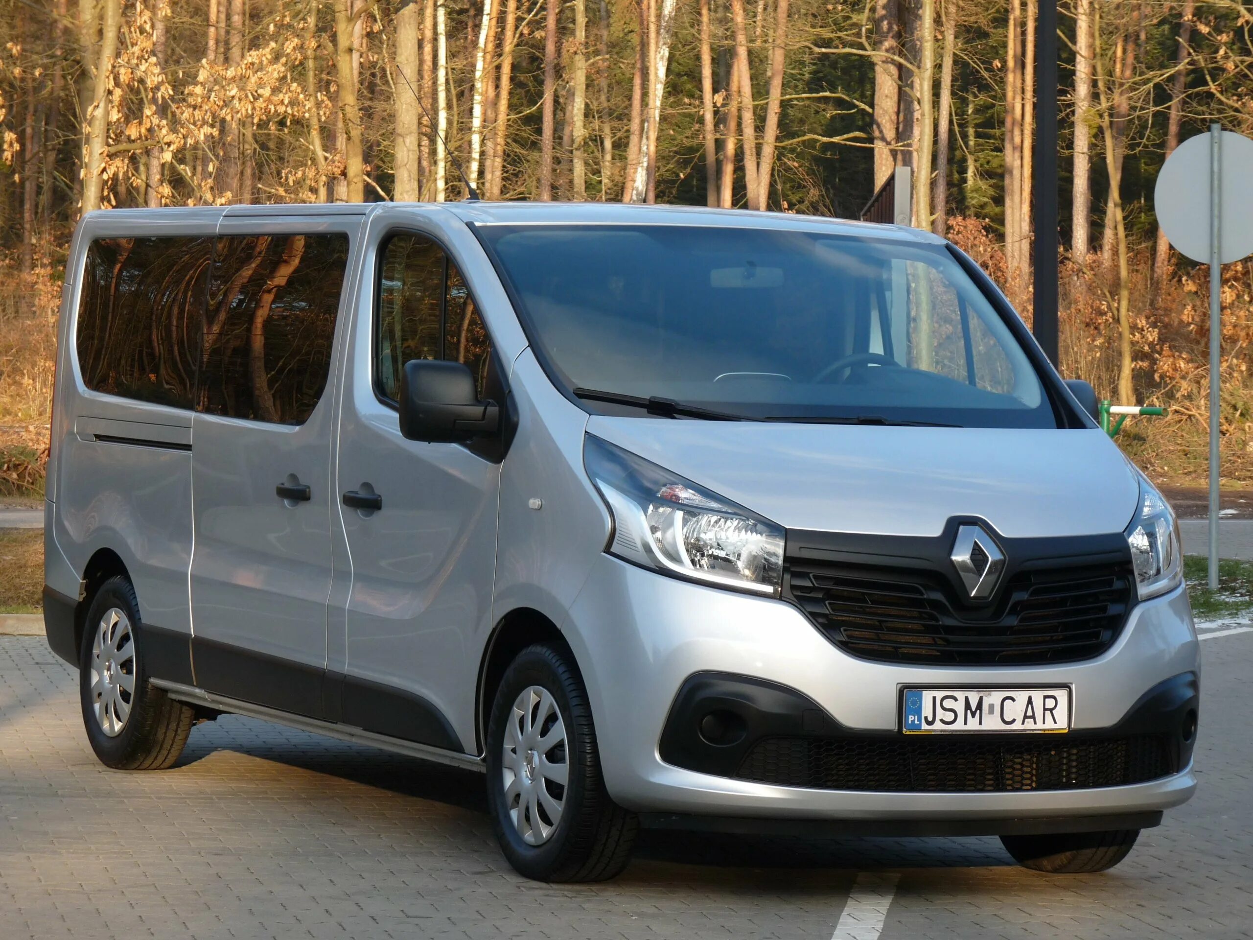 Рено трафик отзывы. Рено трафик 2017. Renault Trafic Combi. Renault Trafic III 2017. Renault Traffic 2022.