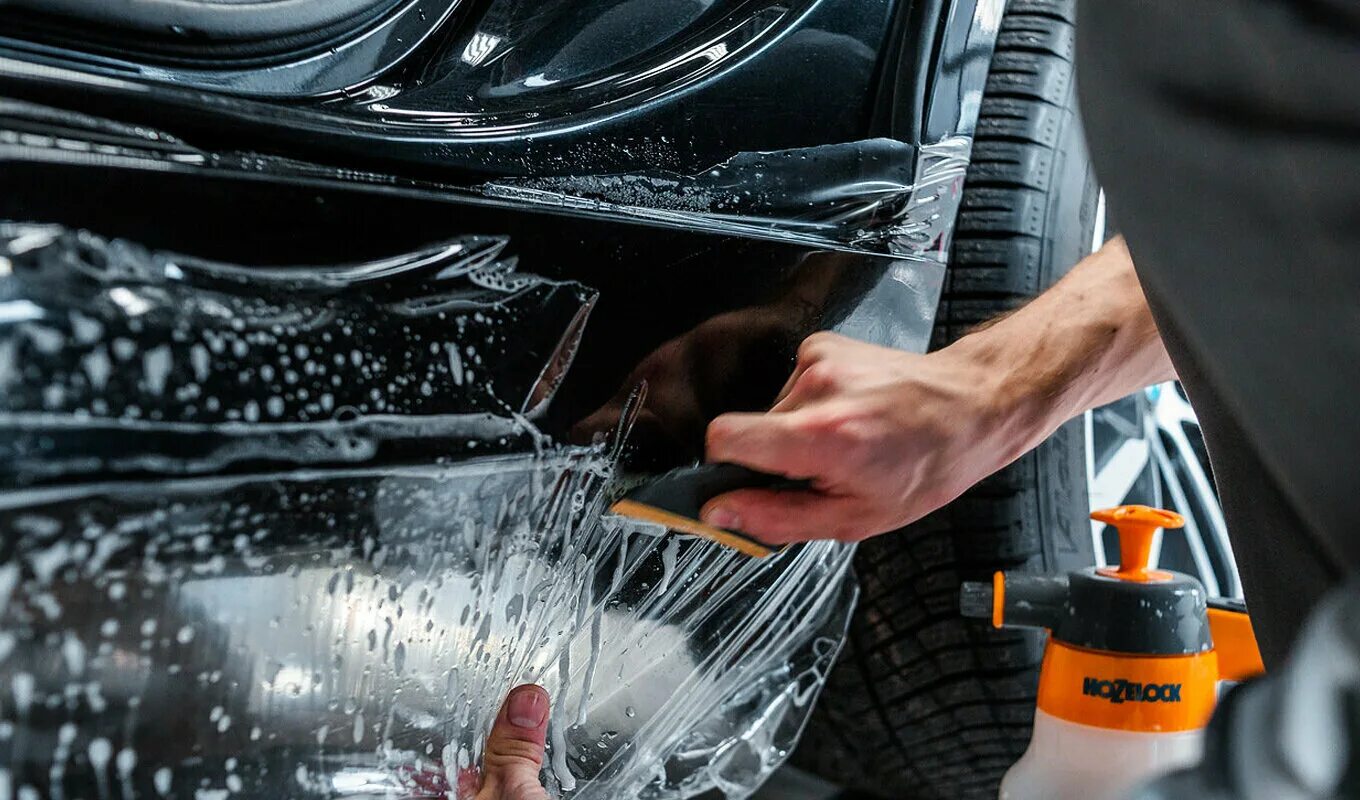 защитная лента для царапин на двери автомобиля. полиуретановая плёнка для автомобиля. бронирование пленкой автомобиля. антикор app 400. защита поддона двигателя для форд фокус 1.