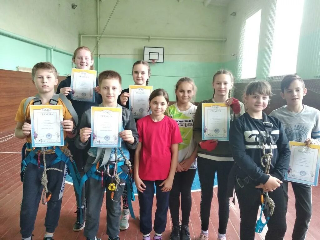 русско полянская школа 2. полянская школа. вислая поляна. поляна у школы. школа 26 ясная поляна ставропольский край.