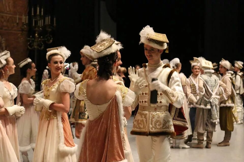 Полонез из оперы иван сусанин. 2 действие мазурка. Опера иван сусанин полонез. Иван сусанин польский бал. Глинка танец из оперы иван сусанин.