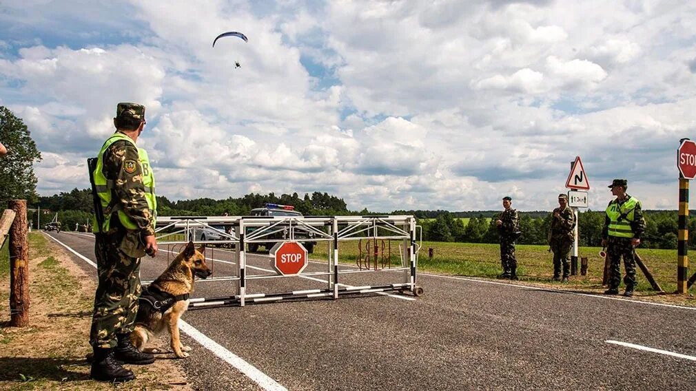 Белорусские пограничники на границе с РФ. Пограничники Белоруссии. И пограничники Польши.. Пограничники на границе с Белоруссией. Охрана границы. Пограничные зоны ведение