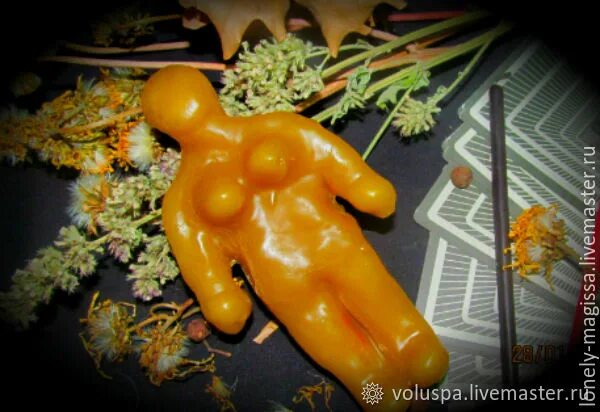 Куклы из воска. Фигурка вольт из воска. Лепка из воска. Кукла вуду из воска. Кукла из воска.