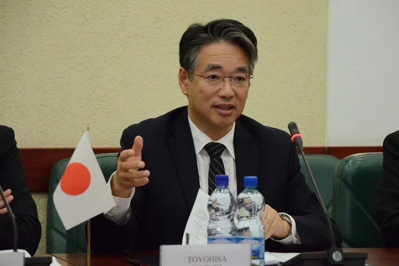 Японский посол. Тоёхиса Кодзуки. Посол Японии Тоехиса. Посол Кодзуки. Кагэмаса Кодзуки.