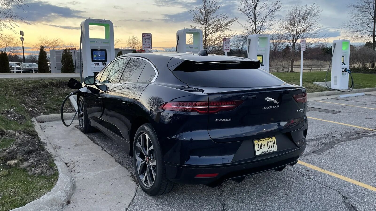 Pace 2025. Ягуар i pace 2025. 2025 jaguar i‑pace. гибрид ягуар 2025. ягуар 2025 года.