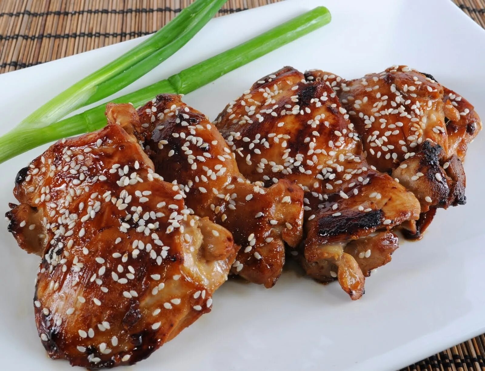 Куриные бедра в терияки. Курица терияки с овощами. Ангус терияки. Курочка с овощами в духовке. Курица терияки с филе бедра.