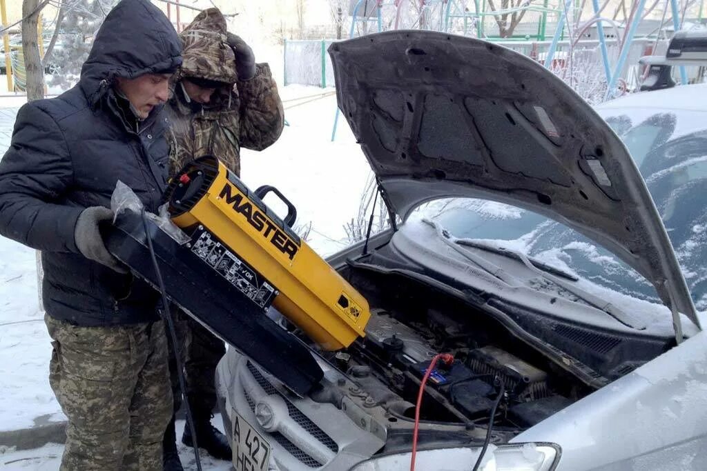 Запуск прогретого двигателя. Прогрев автомобиля. прогрев автомобиля зимой. запуск двигателя в мороз. прогрев мотора автомобиля.