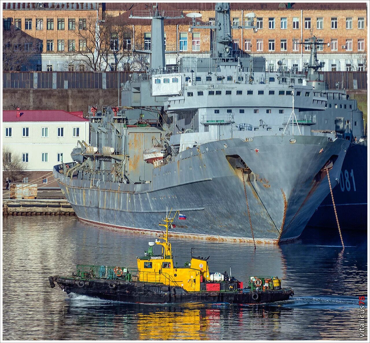 Корабль АЛАГЕЗ Владивосток. АЛАГЕЗ спасательное судно. Спасательное судно АЛАГЕЗ проекта 537 Тихоокеанского флота. Спасатель АЛАГЕЗ.