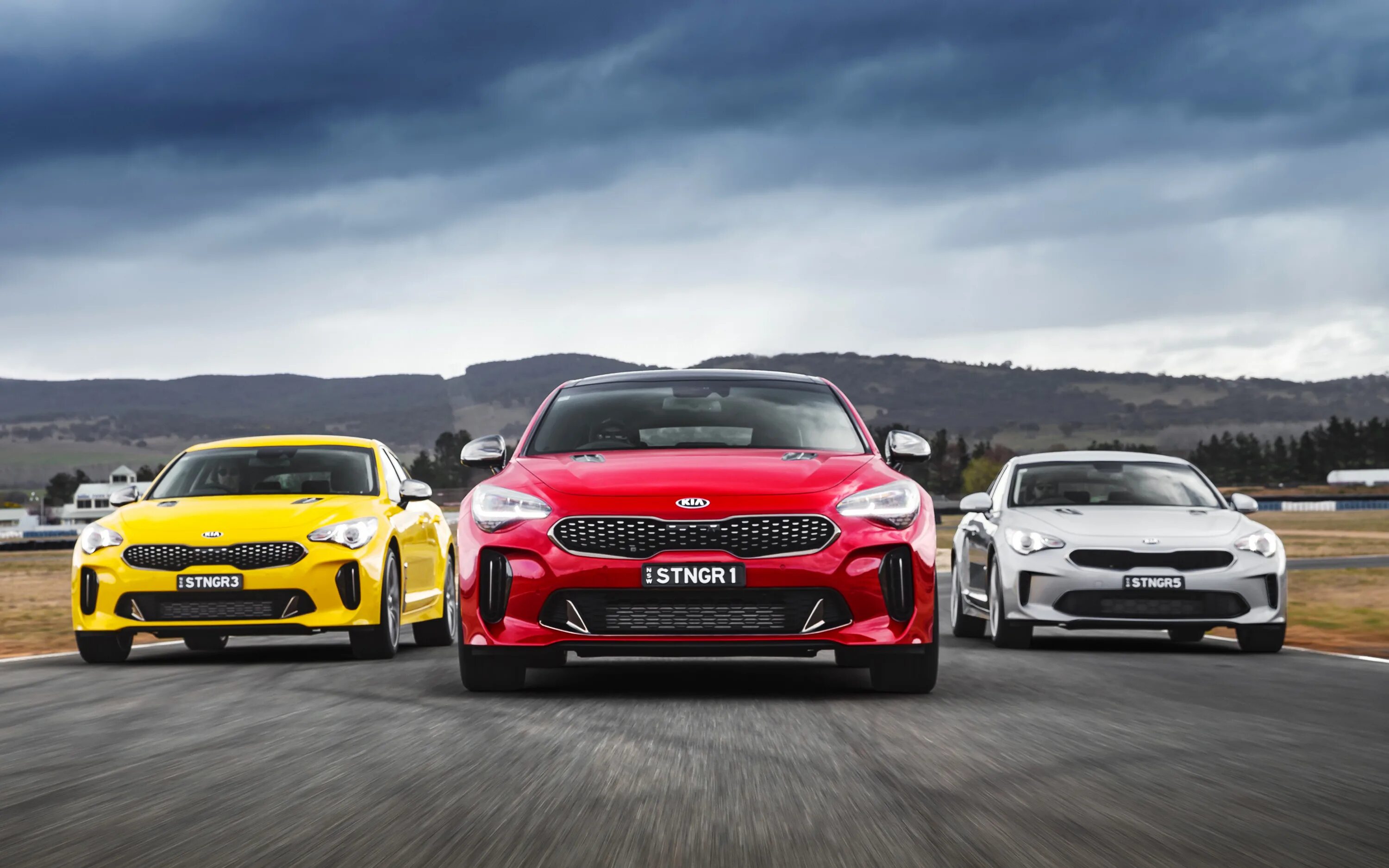 Киа стингер купить новый. Киа Стингер 2018. Kia Stinger v8. Kia Stinger Korea. Машина Stinger Kia gt.