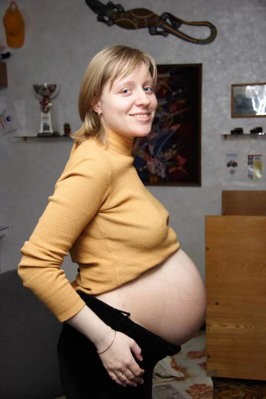 Переношенная беременность 41 неделя. Беременность в 41 четвёртым. Беременность перезрелость фото.