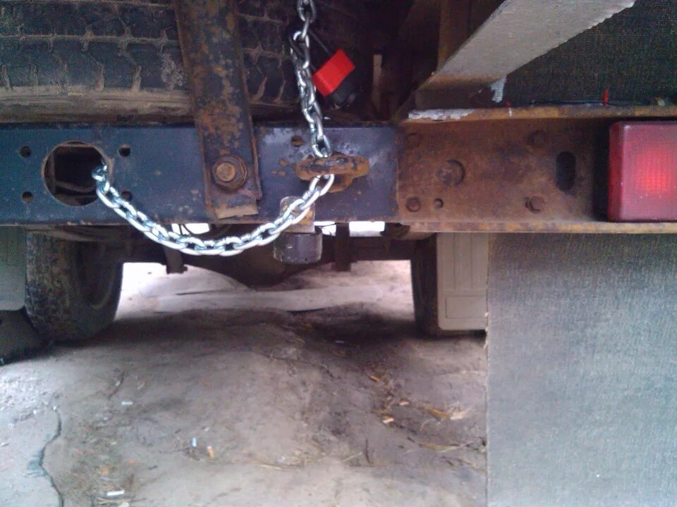 Буксировочный задний крюк кронштейн аутлендер 3. Крюк задний на газель 2705. Буксировочный крюк камри 40 сзади. Kia sorento буксировочный крюк сзади. Буксировочный крюк 2114 задний.