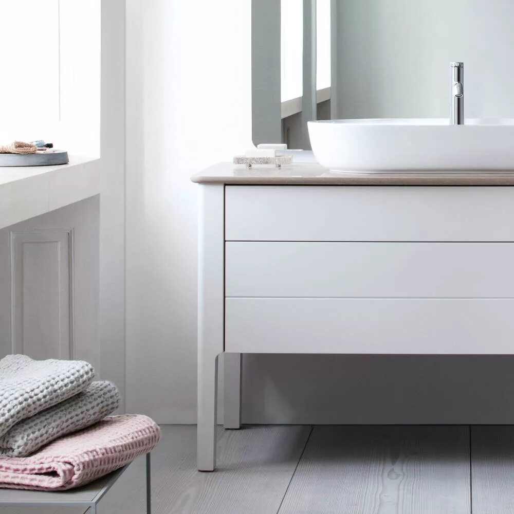 Напольные тумбы для ванной. Duravit Luv. Duravit lu9761. Duravit Luv мебель. Дюравит раковина Luv 800x400.