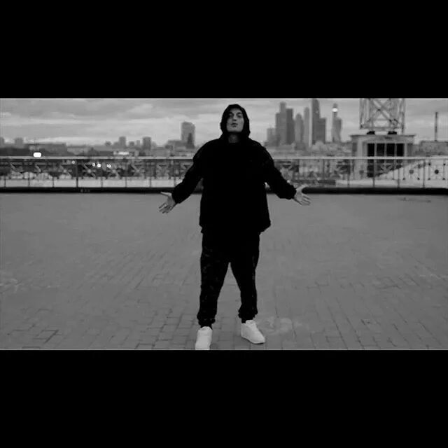 Guf в капюшоне. Гуф бай. Гуф на крыше. Гуф старый. Гуф фото.