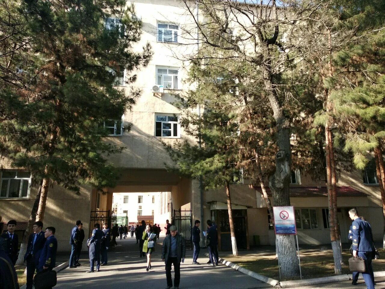 Солнечный институт в ташкенте. Ташкентский университет менеджмента, узбекистан, ташкент. Транспортный институт в ташкенте сталион. Ташкентский транспортный университет. Ташиит ташкент.
