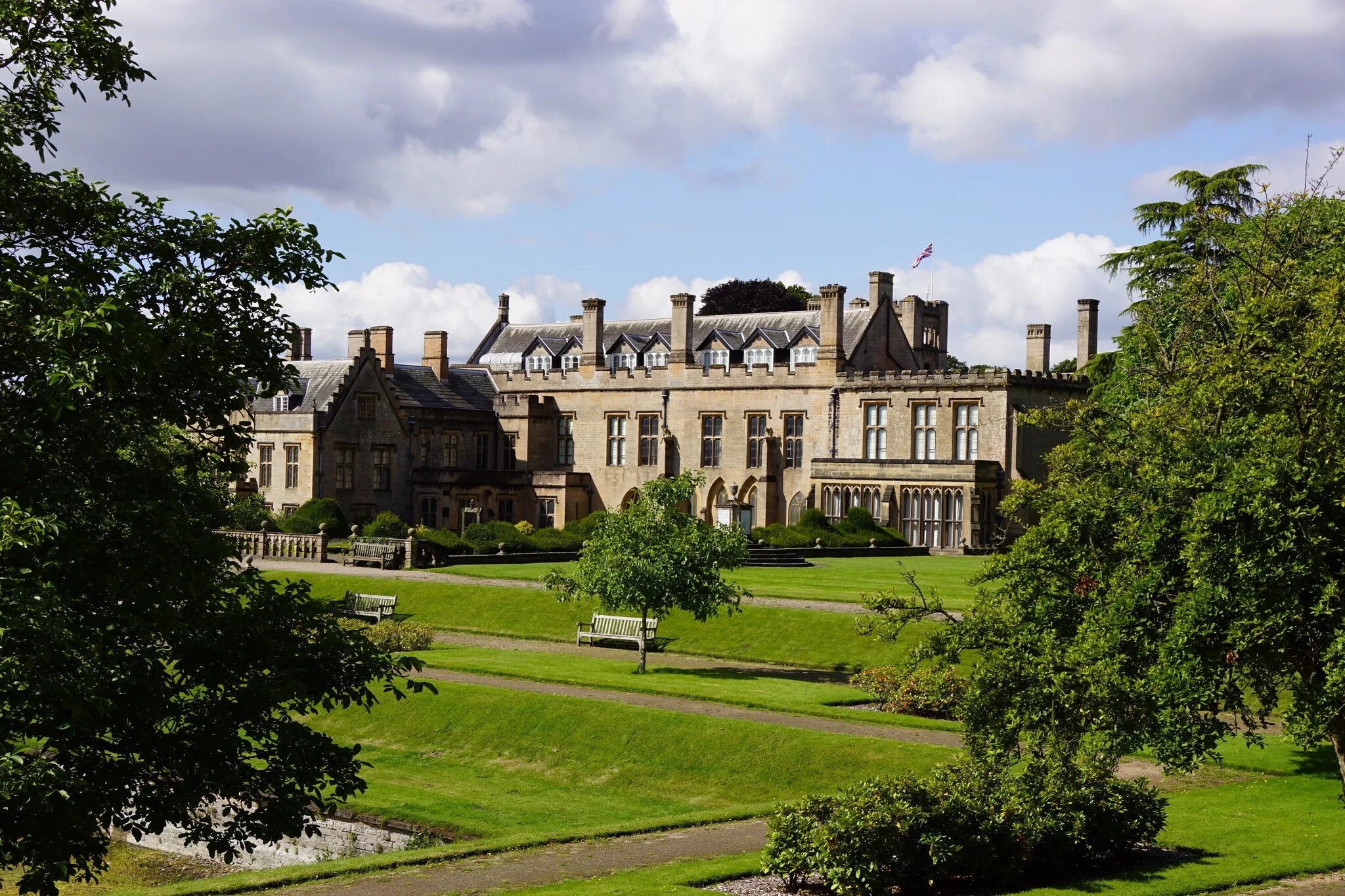 Поместье ньюстед в англии. Дом байрона. Ньюстедское аббатство байрон. Ньюстедское аббатство байрон. Дом байрона.