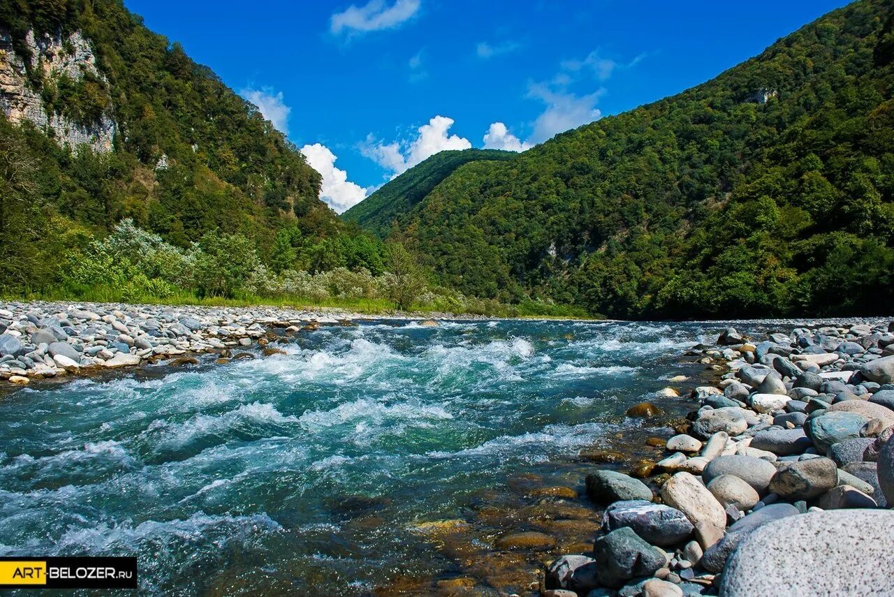 Псоу новый афон. Река Бзыбь Абхазия. Горная речка Бзыбь Абхазии. Ущелье реки Бзыбь Абхазия. Река Гумиста в Абхазии.