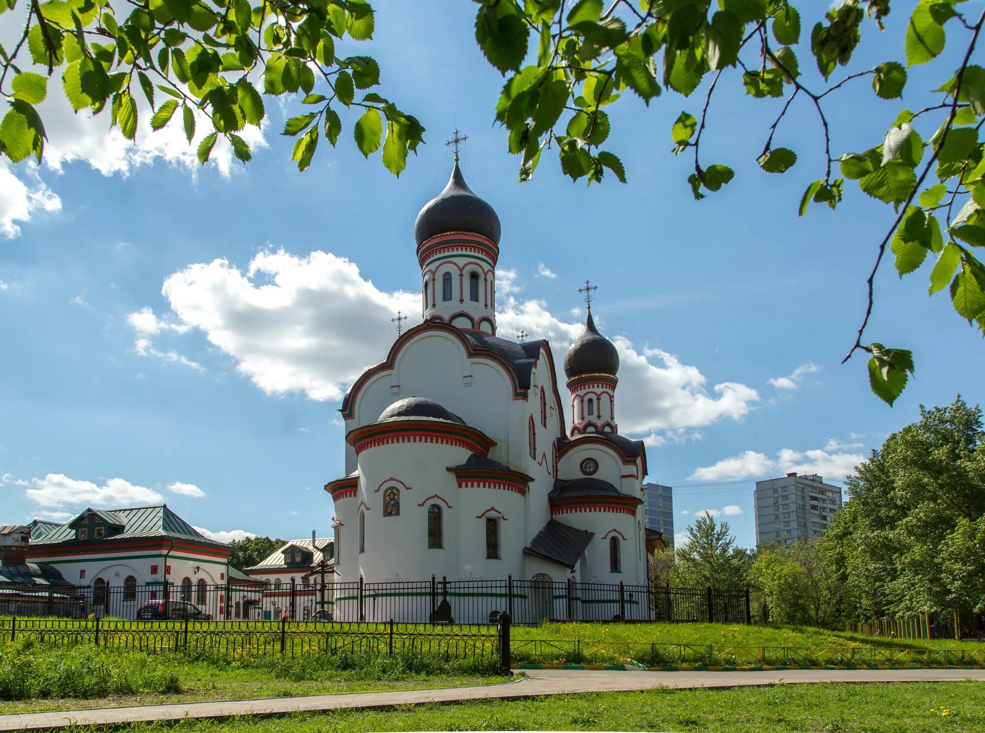 Троица в старых черемушках. Храм Живоначальной Троицы в старых Черемушках. Храм Животворящей Троицы в Черемушках. Храм Живоначальной Троицы в Москве. Храм Живоначальной Троицы в Останкино.