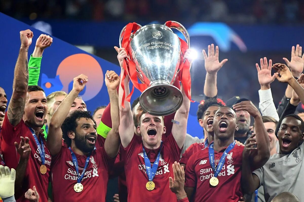 Финалисты лиги чемпионов. Кубок уефа ливерпуль. uefa champions кубок. финал лиги чемпионов уефа. финал лиги чемпионов кубок.