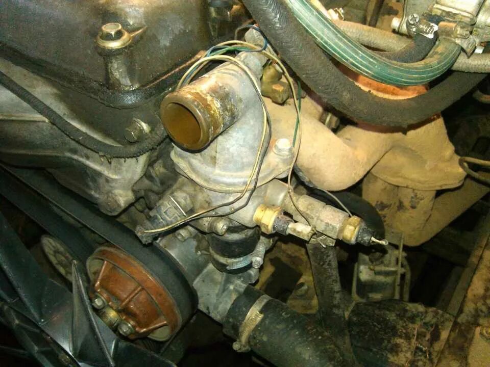 Термостат газ 3110 двигатель 406. Корпус термостата 405 евро 3. Термостат уаз дв409. Термостат газель 405 двигатель евро. Корпус термостата змз 405 евро 2.