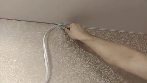 Плинтус под натяжной потолок