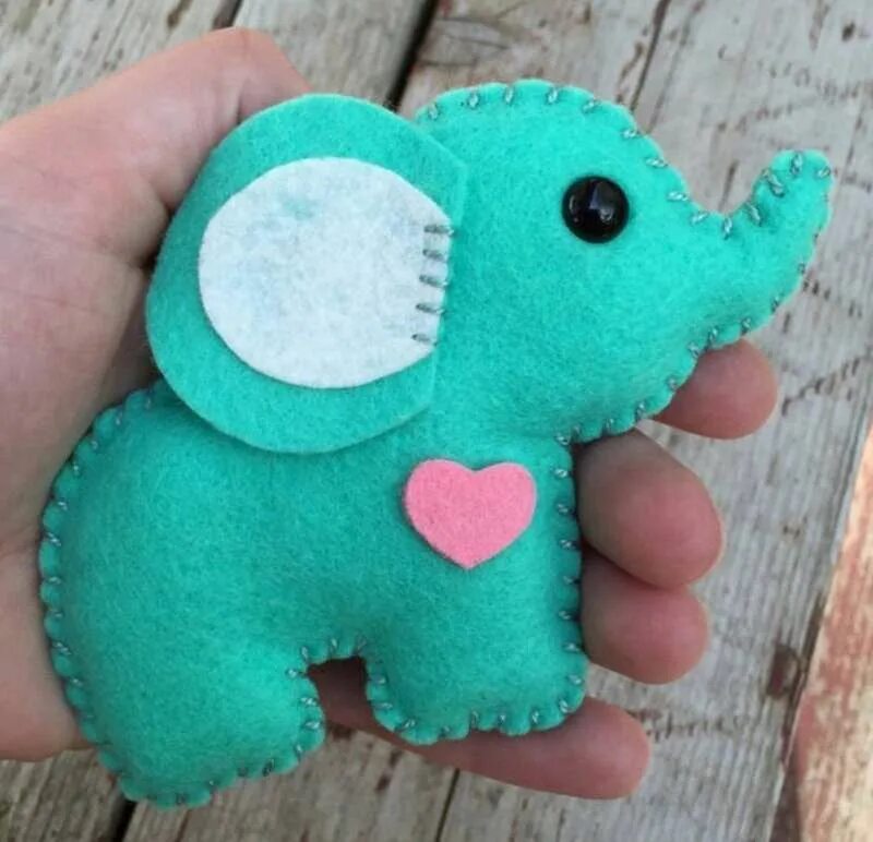 Что можно сшить из фетра. Игрушки из фетра. мягкие игрушки из фетра. маленькие игрушки из фетра. плоские игрушки из фетра.