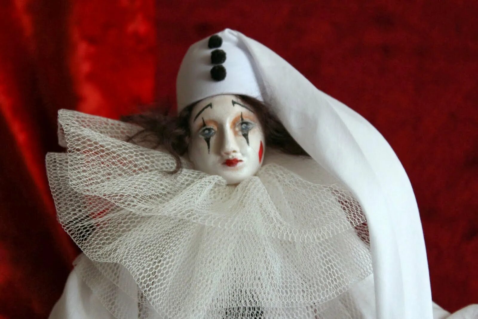 Харламов пьеро. Вечерний ургант харламов. Приключения буратино 1975 пьеро. Пьеро. Пьеро.