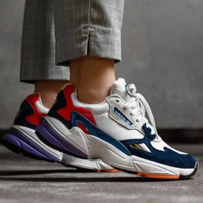 Адидас фалькон. Кроссовки адидас Фалькон. Adidas Falcon женские. Adidas Originals Falcon. Adidas Falcon w женские.