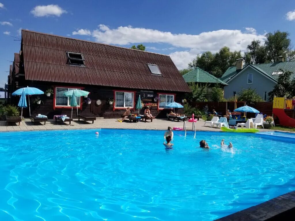 турбаза веселый роджер алтай. бухта алтай. усадьба на телецком озере. каменный залив на телецком озере. база золотая бухта на телецком озере.