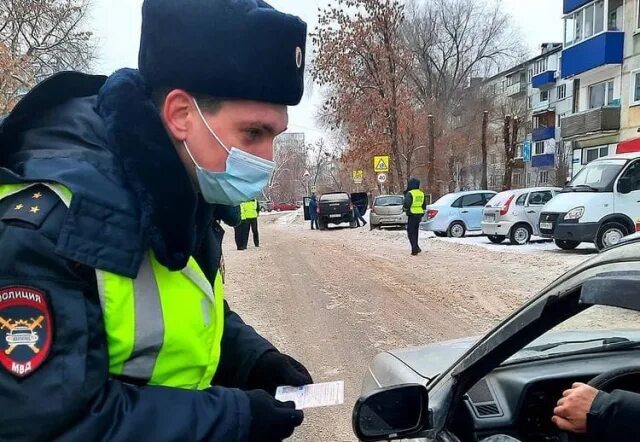 Дпс сызрань. Гаишники города сызрани. сызрань нарушители пдд. водитель ударил гаишника.