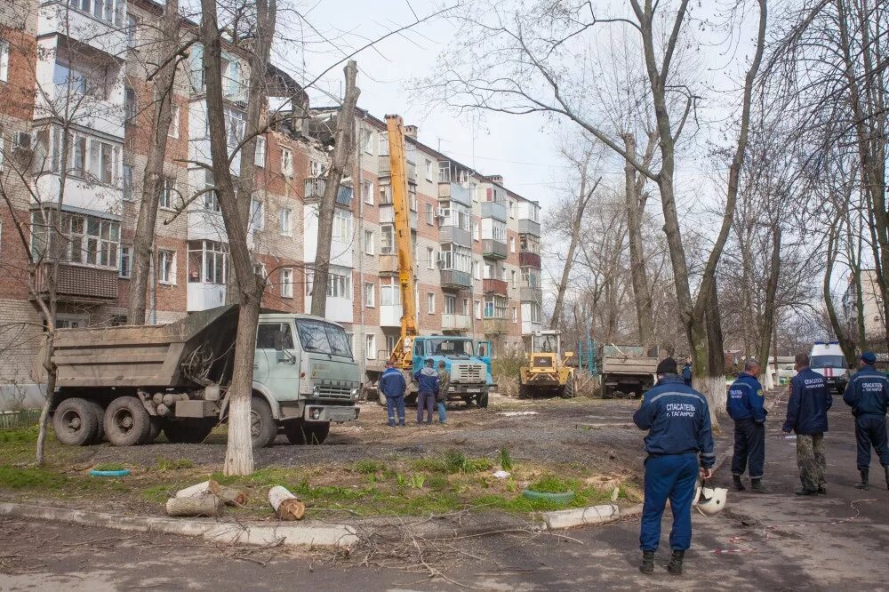 Что творится в таганроге. Взрыв бытового газа в Таганроге на Шаумяна. Взрыв дома на Шаумяна в Таганроге. Таганрог здание взорвали. Таганрог ГАЗ.