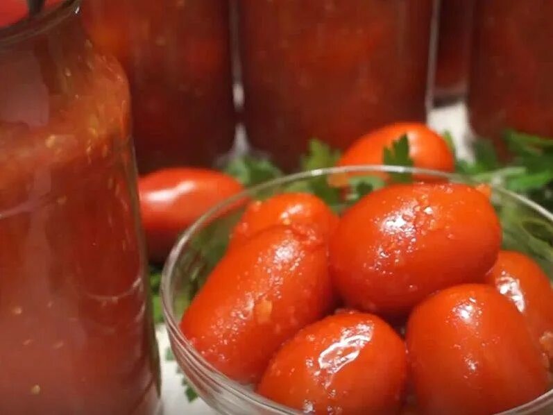 Томаты в томатном соке на зиму. Вкусные помидоры в томатном соке. Помидоры в собственном соку на зиму. Томаты в собственном соку на зиму. Помидоры в томатном соке.