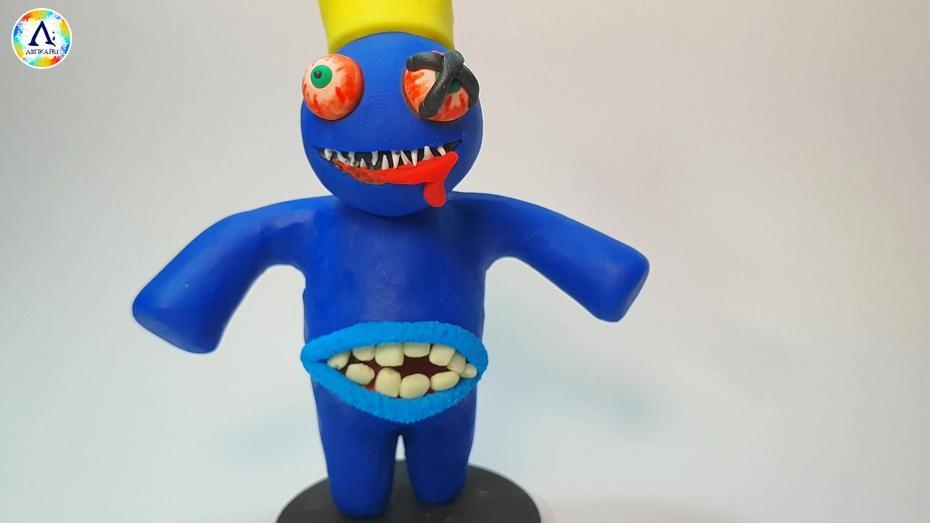 Синий радужный друг из пластилина. Радужные друзья из пластилина. Хагги вагги. Радужный друг голубой из пластилина. Радужные друзья roblox из пластилина.