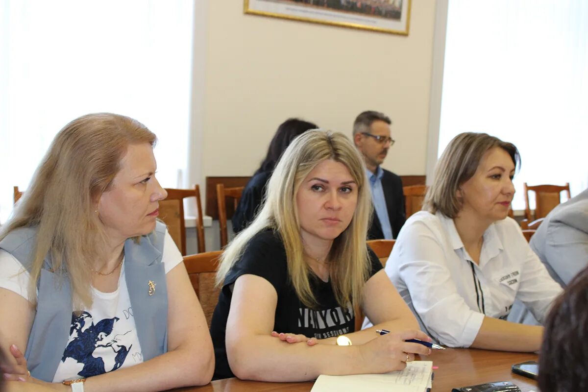 Цветлит белоруссия. Швея окантовщица. Вязальщик схемных жгутов кабелей и шнуров. Работа гродно опыта работы. Вязальщик схемных жгутов кабелей и шнуров.