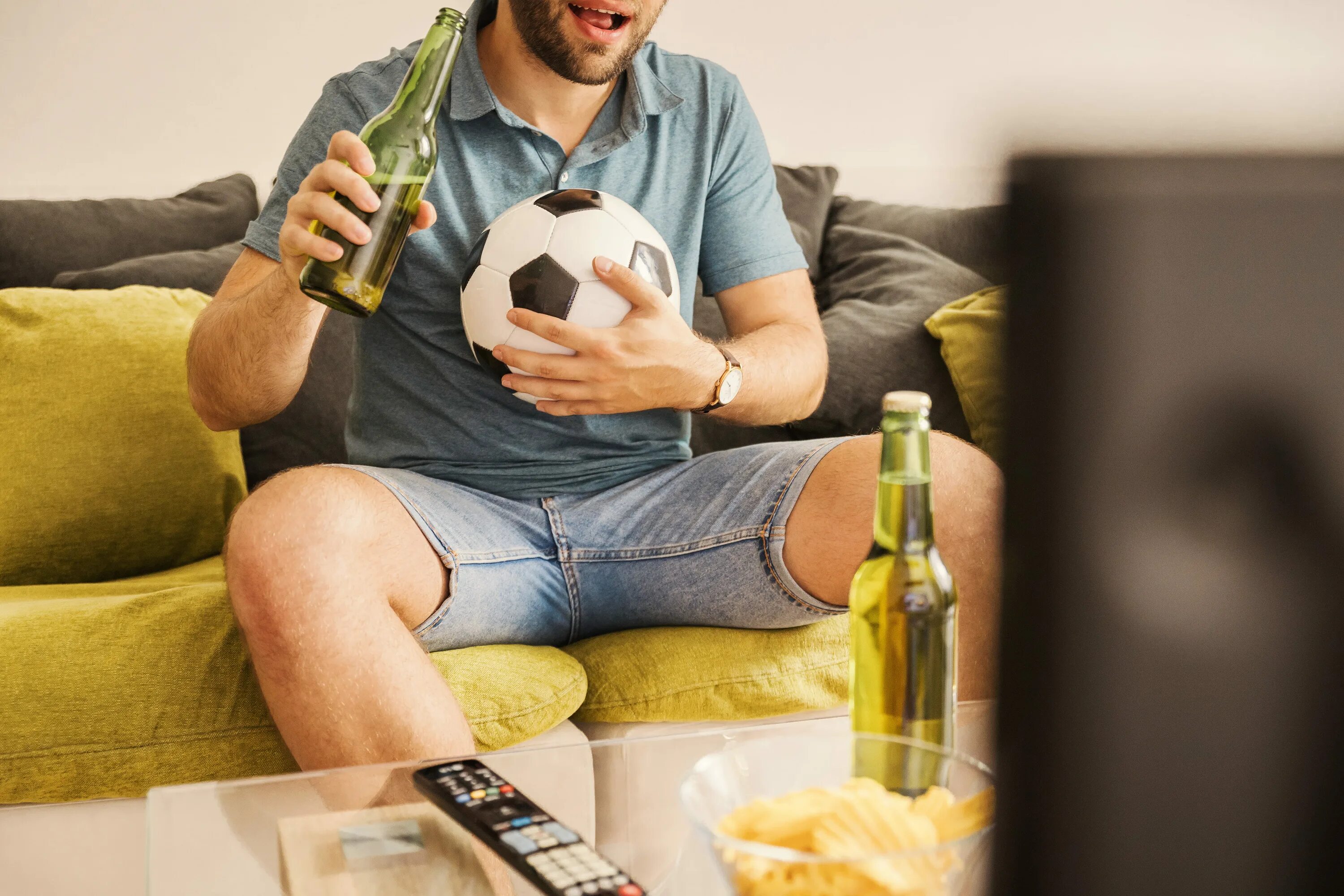 Came home tired. I sat in a chair. Wrapped in a blanket, opened a bottle of beer
