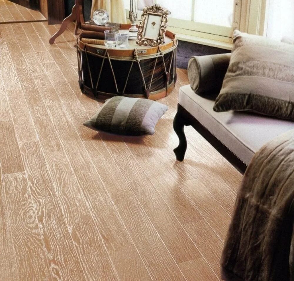 Quick step floors. Ламинат quick step. выкладка ламината. ламинат узкая доска. узкий ламинат с фаской в интерьере.